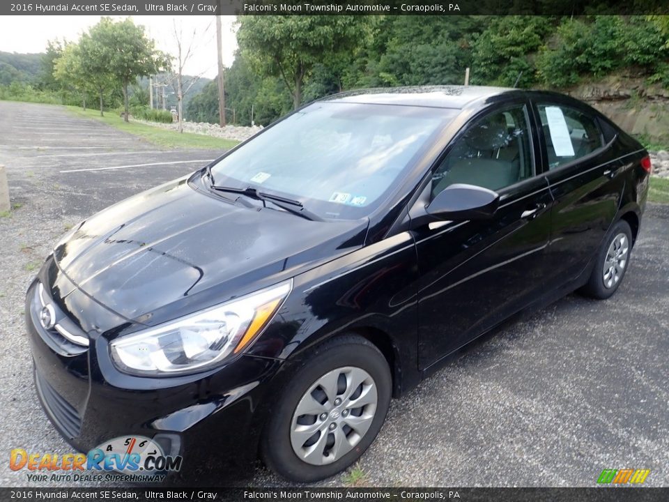 2016 Hyundai Accent SE Sedan Ultra Black / Gray Photo #1