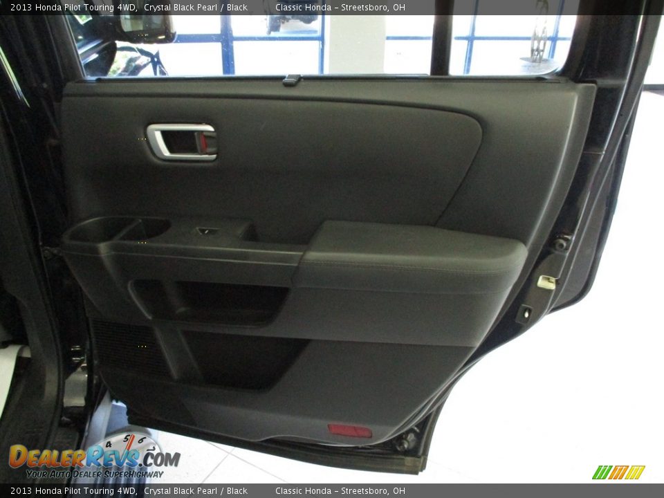 2013 Honda Pilot Touring 4WD Crystal Black Pearl / Black Photo #18