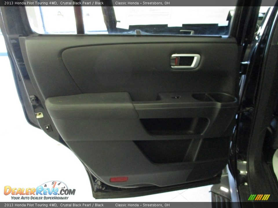 2013 Honda Pilot Touring 4WD Crystal Black Pearl / Black Photo #27