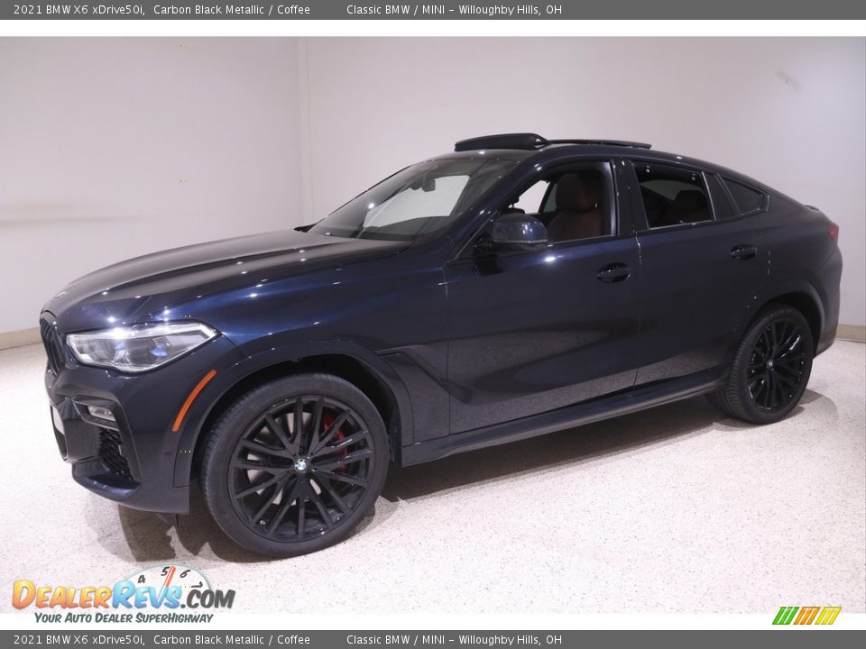 Front 3/4 View of 2021 BMW X6 xDrive50i Photo #3