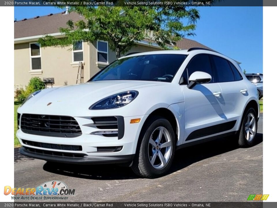 2020 Porsche Macan Carrara White Metallic / Black/Garnet Red Photo #1