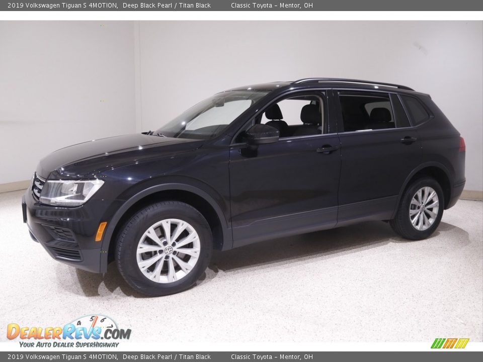 2019 Volkswagen Tiguan S 4MOTION Deep Black Pearl / Titan Black Photo #3
