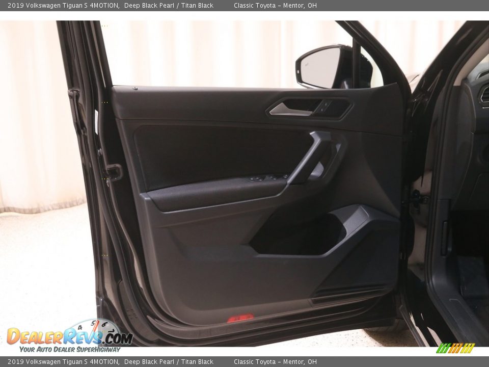 2019 Volkswagen Tiguan S 4MOTION Deep Black Pearl / Titan Black Photo #4