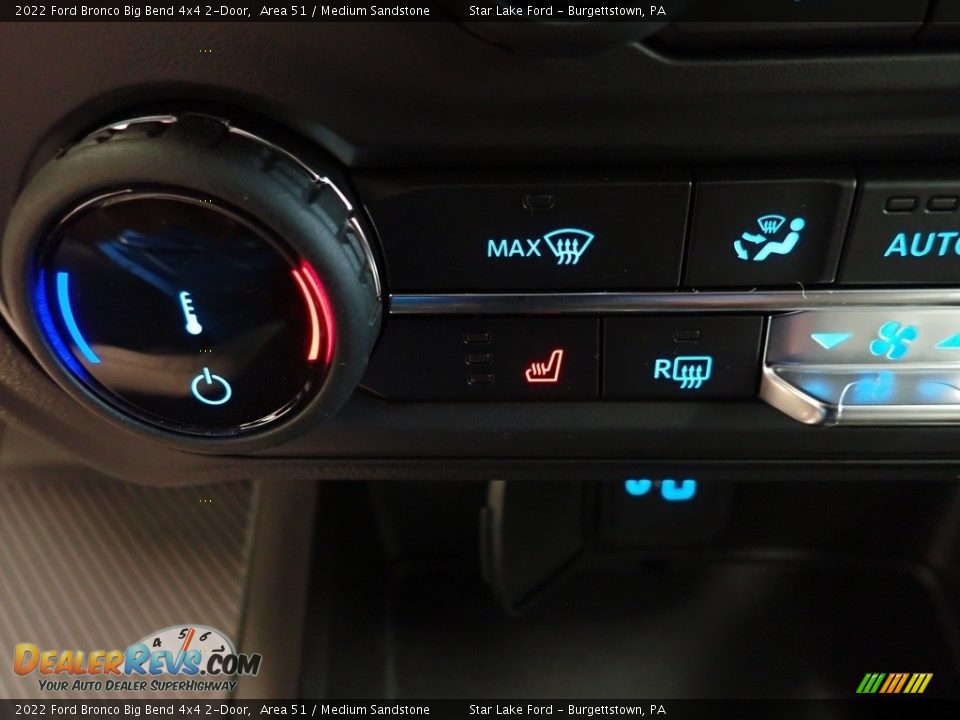 Controls of 2022 Ford Bronco Big Bend 4x4 2-Door Photo #16