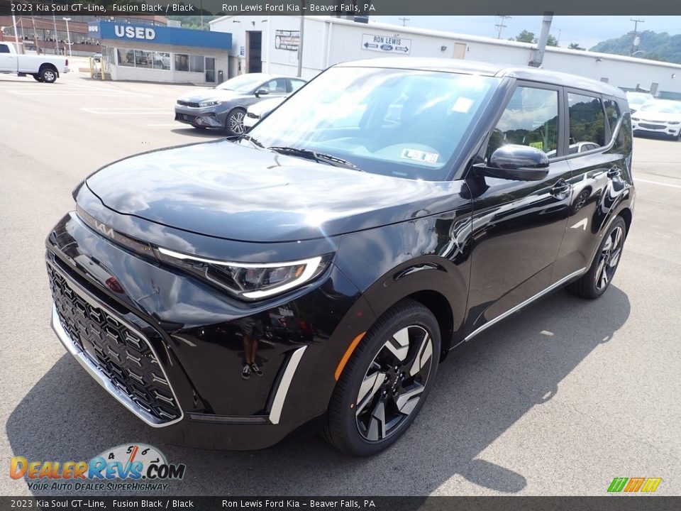Front 3/4 View of 2023 Kia Soul GT-Line Photo #4