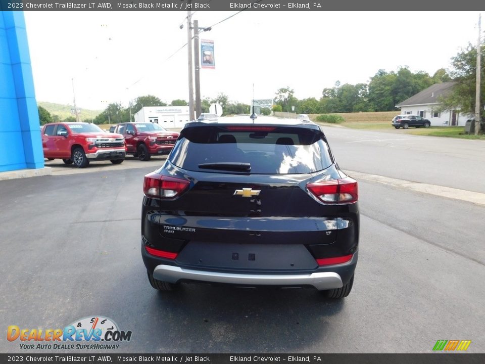 2023 Chevrolet TrailBlazer LT AWD Mosaic Black Metallic / Jet Black Photo #4