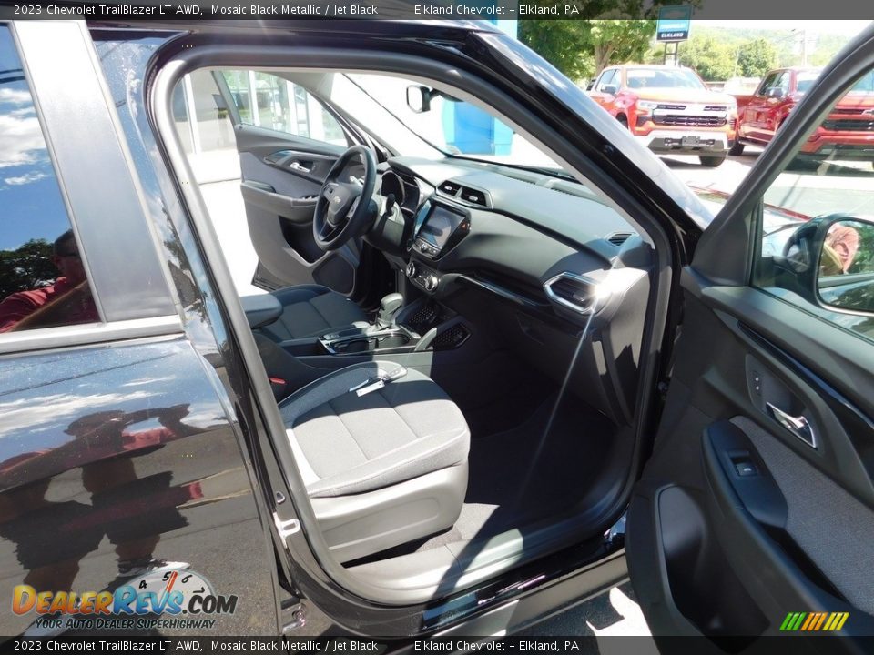 2023 Chevrolet TrailBlazer LT AWD Mosaic Black Metallic / Jet Black Photo #15