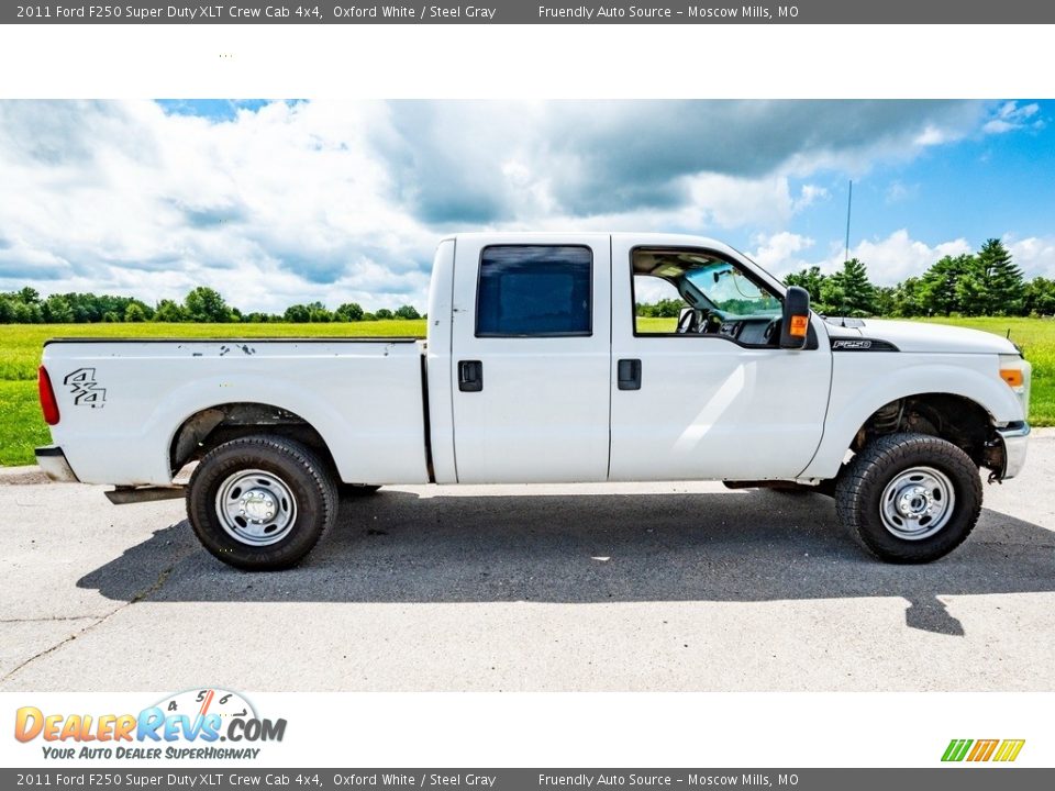 2011 Ford F250 Super Duty XLT Crew Cab 4x4 Oxford White / Steel Gray Photo #3