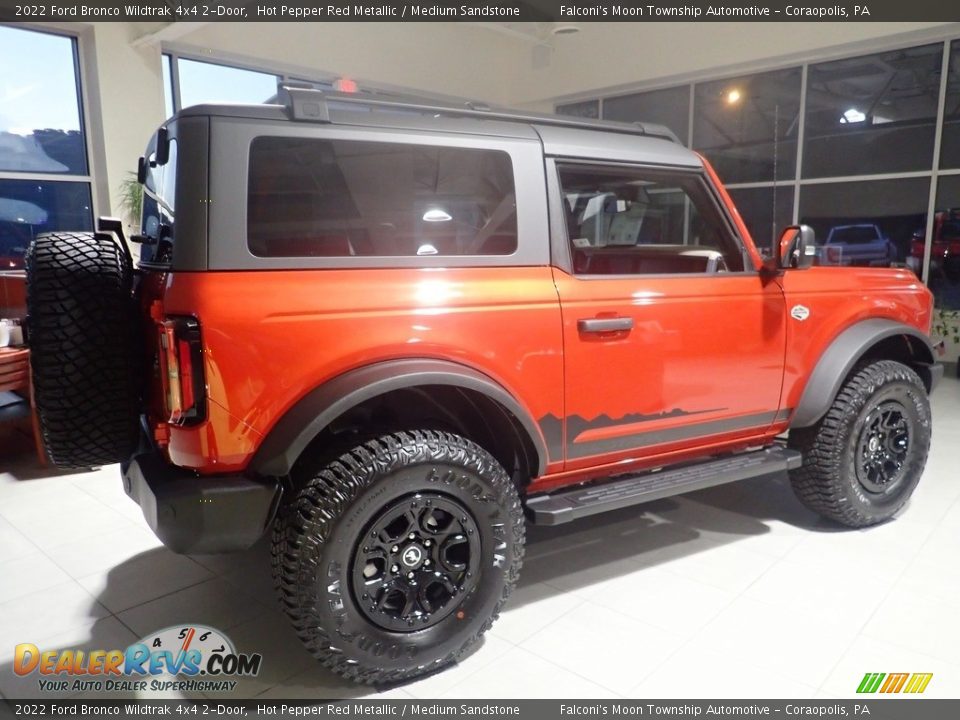 2022 Ford Bronco Wildtrak 4x4 2-Door Hot Pepper Red Metallic / Medium Sandstone Photo #2