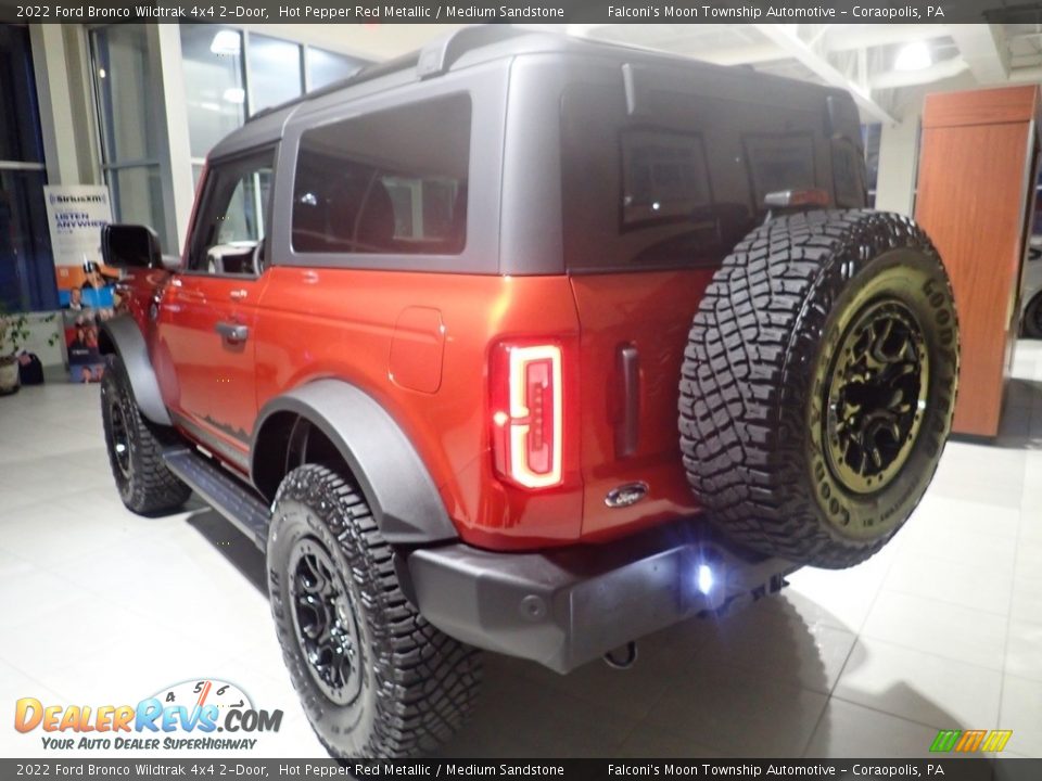2022 Ford Bronco Wildtrak 4x4 2-Door Hot Pepper Red Metallic / Medium Sandstone Photo #5