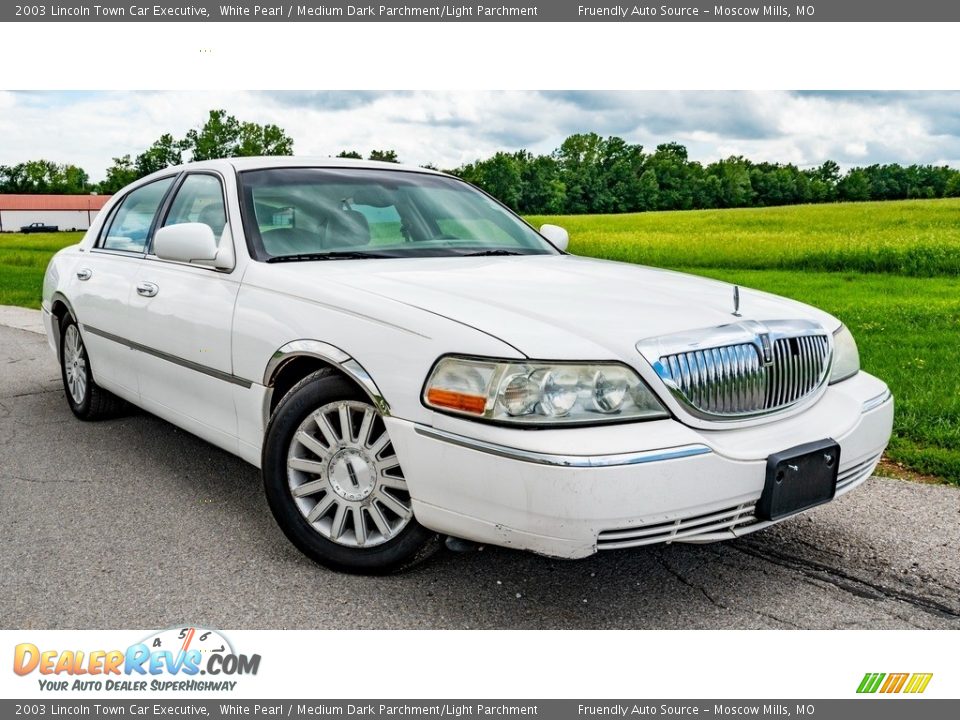 2003 Lincoln Town Car Executive White Pearl / Medium Dark Parchment/Light Parchment Photo #1