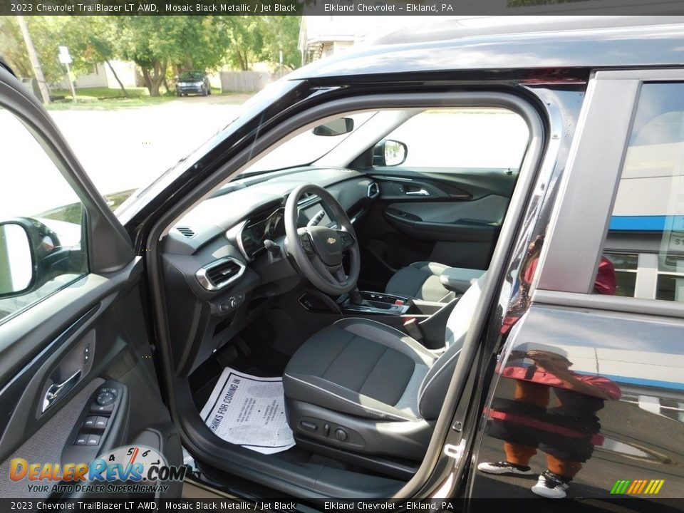 2023 Chevrolet TrailBlazer LT AWD Mosaic Black Metallic / Jet Black Photo #12