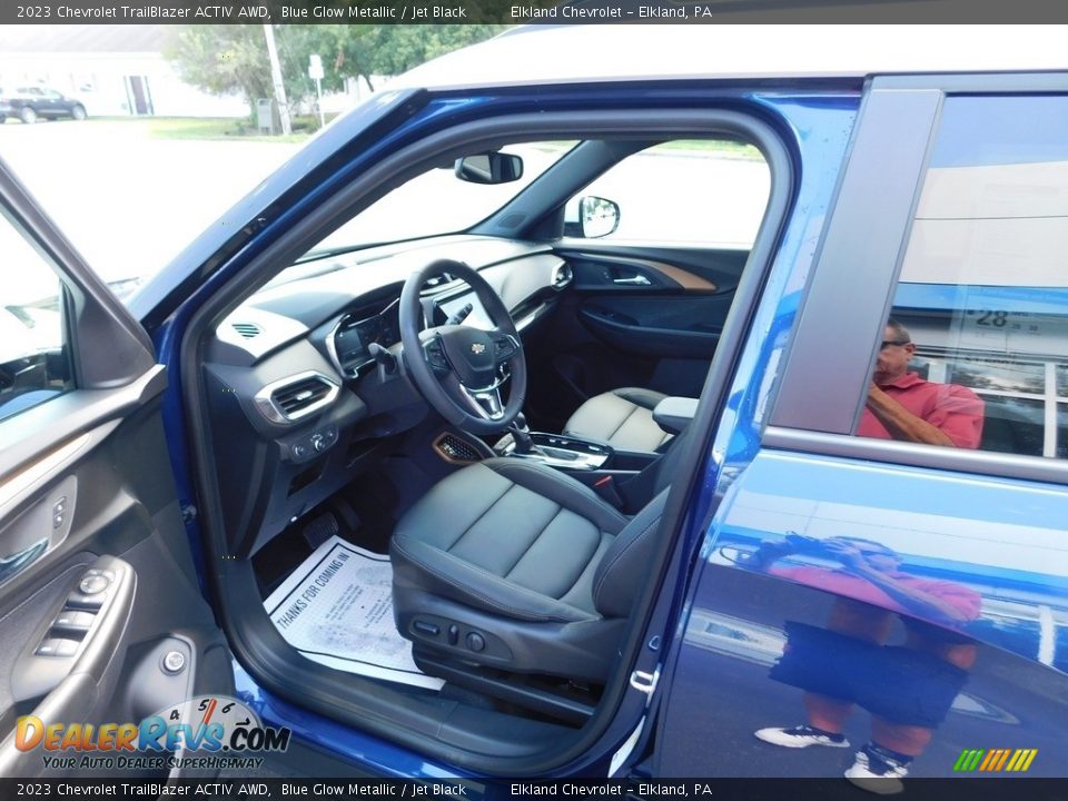 Front Seat of 2023 Chevrolet TrailBlazer ACTIV AWD Photo #12