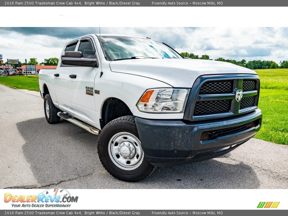 Front 3/4 View of 2016 Ram 2500 Tradesman Crew Cab 4x4 Photo #1