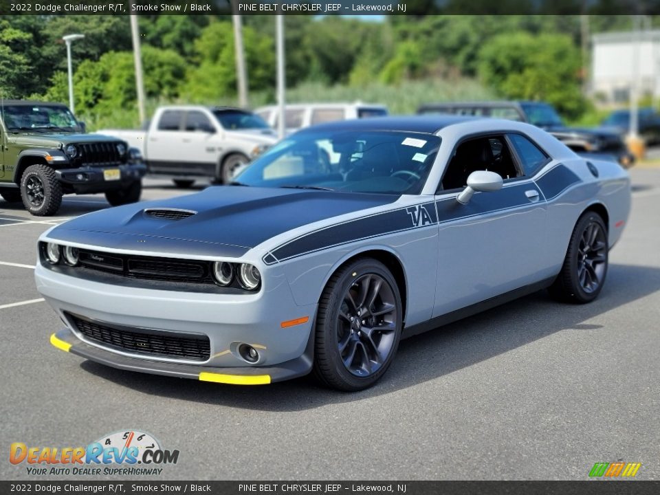 Front 3/4 View of 2022 Dodge Challenger R/T Photo #1