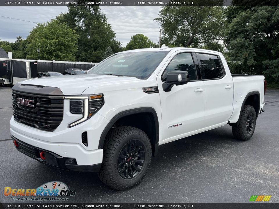 Front 3/4 View of 2022 GMC Sierra 1500 AT4 Crew Cab 4WD Photo #1