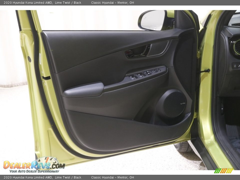 Door Panel of 2020 Hyundai Kona Limited AWD Photo #4