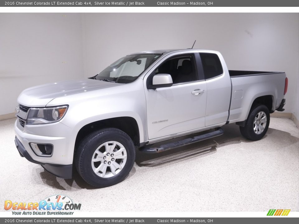Front 3/4 View of 2016 Chevrolet Colorado LT Extended Cab 4x4 Photo #3