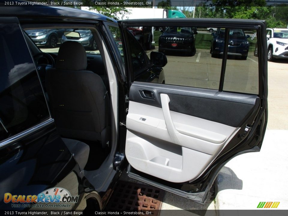 2013 Toyota Highlander Black / Sand Beige Photo #19