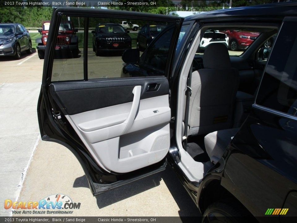 2013 Toyota Highlander Black / Sand Beige Photo #25