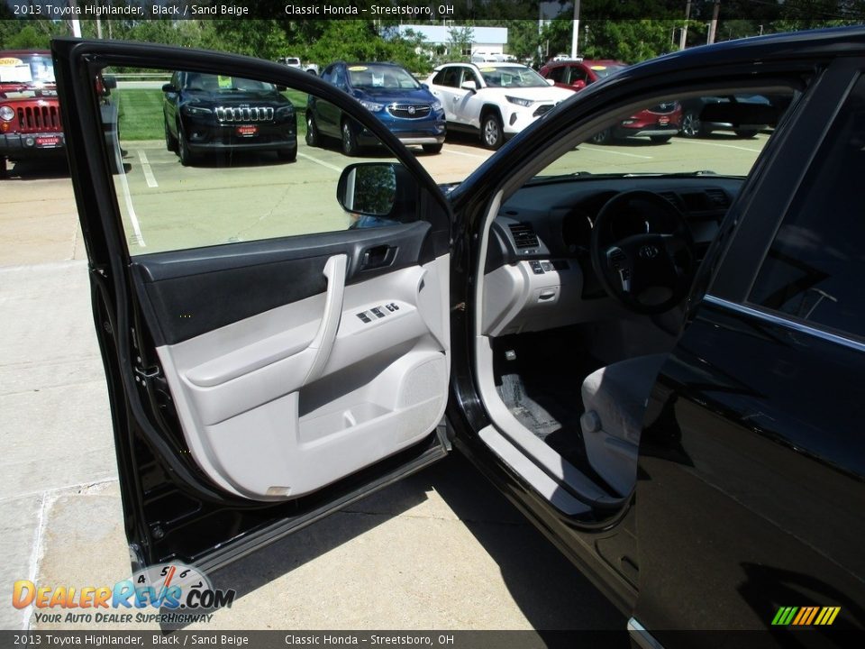 2013 Toyota Highlander Black / Sand Beige Photo #28