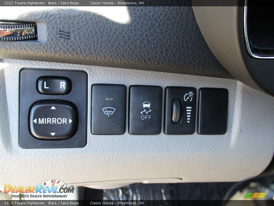 2013 Toyota Highlander Black / Sand Beige Photo #32