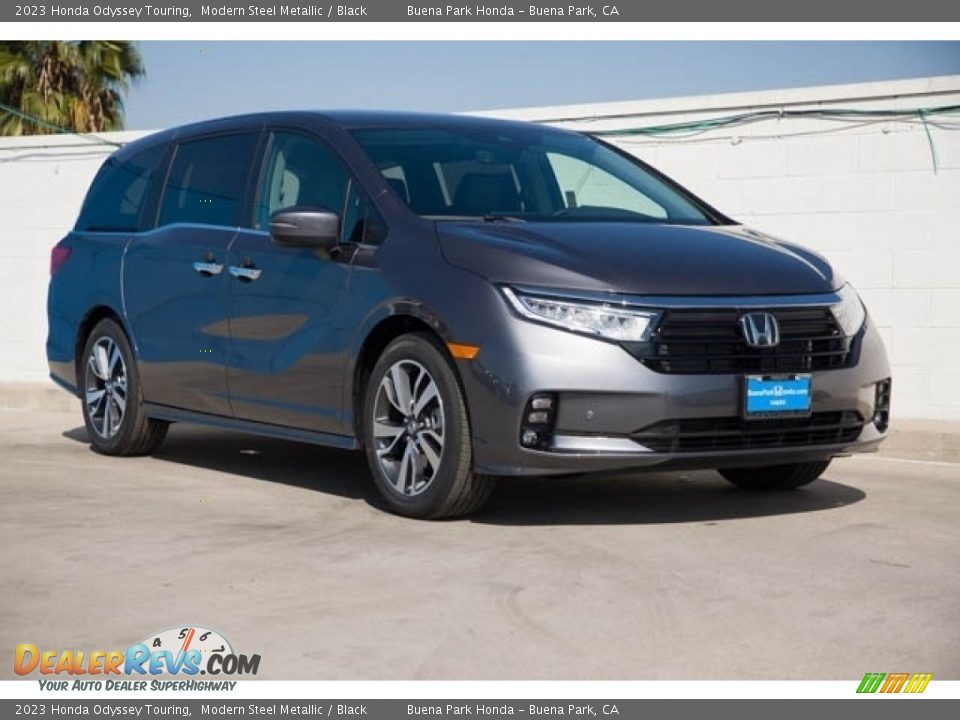 Front 3/4 View of 2023 Honda Odyssey Touring Photo #1