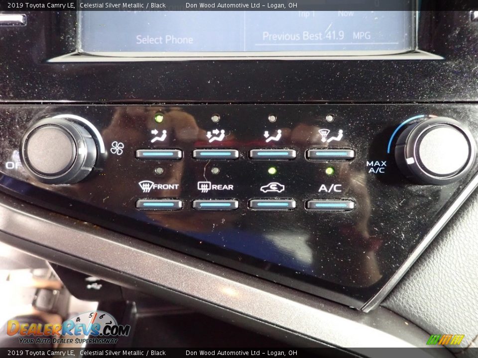 2019 Toyota Camry LE Celestial Silver Metallic / Black Photo #19