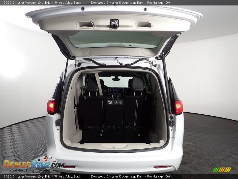 2020 Chrysler Voyager LXi Bright White / Alloy/Black Photo #8