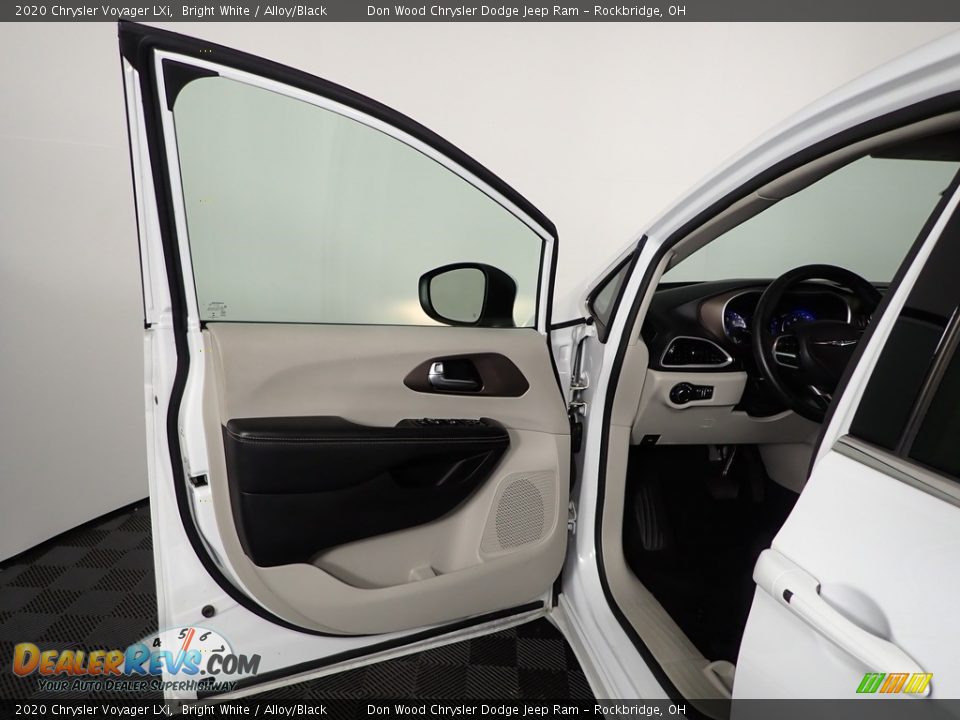 2020 Chrysler Voyager LXi Bright White / Alloy/Black Photo #11