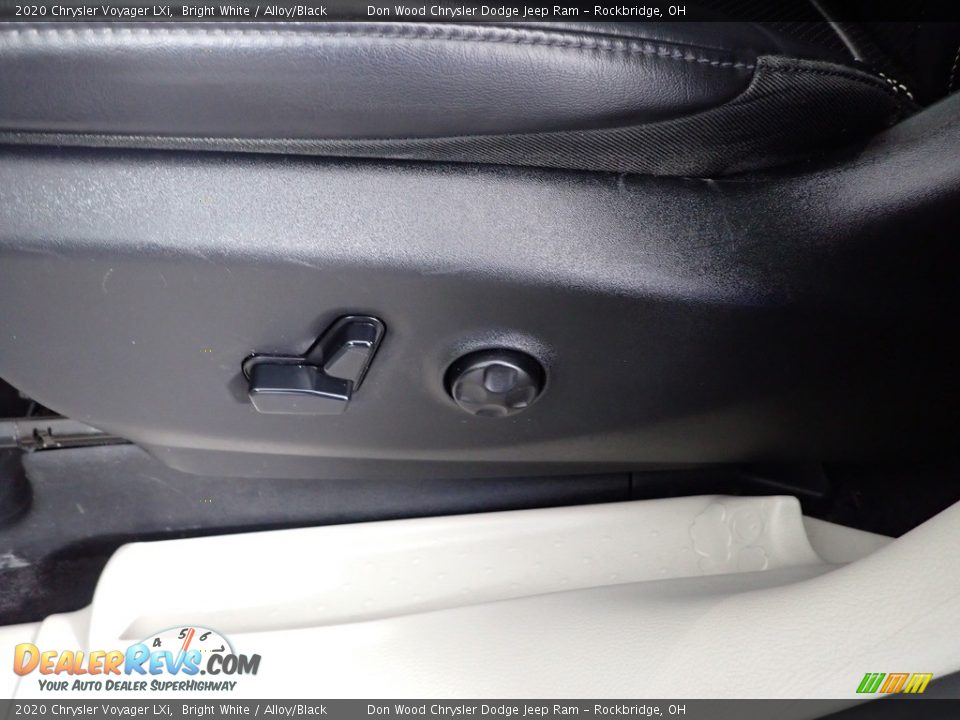 2020 Chrysler Voyager LXi Bright White / Alloy/Black Photo #13