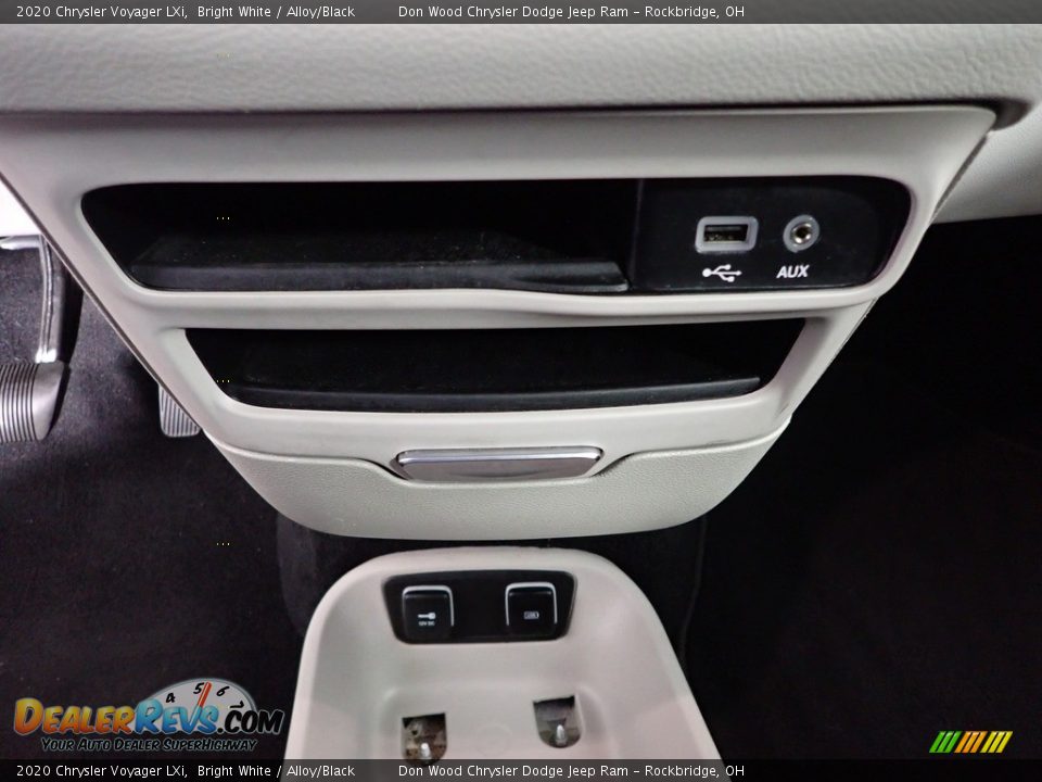 2020 Chrysler Voyager LXi Bright White / Alloy/Black Photo #20