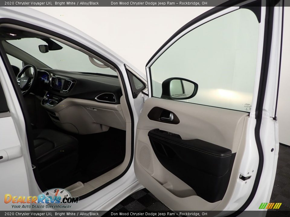 2020 Chrysler Voyager LXi Bright White / Alloy/Black Photo #27