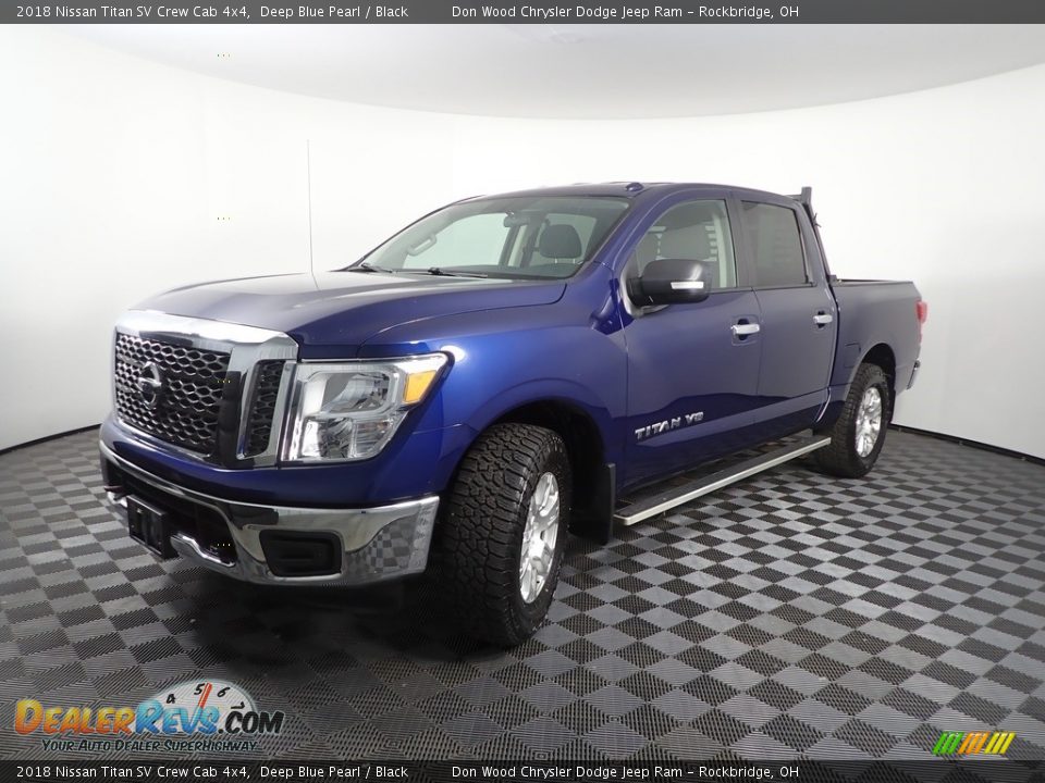 2018 Nissan Titan SV Crew Cab 4x4 Deep Blue Pearl / Black Photo #4
