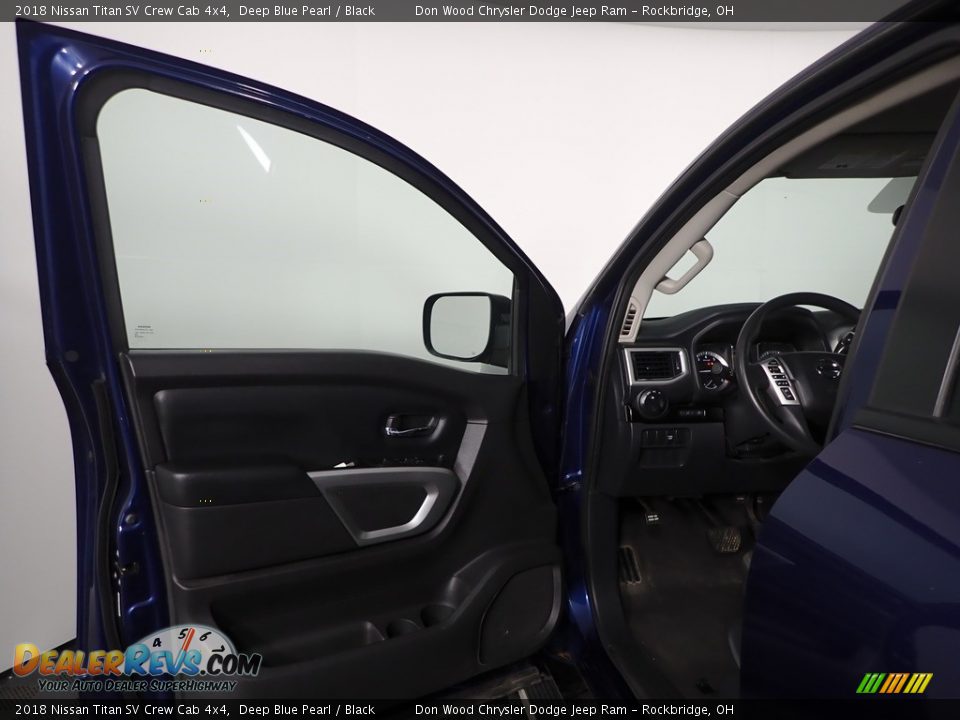 2018 Nissan Titan SV Crew Cab 4x4 Deep Blue Pearl / Black Photo #9