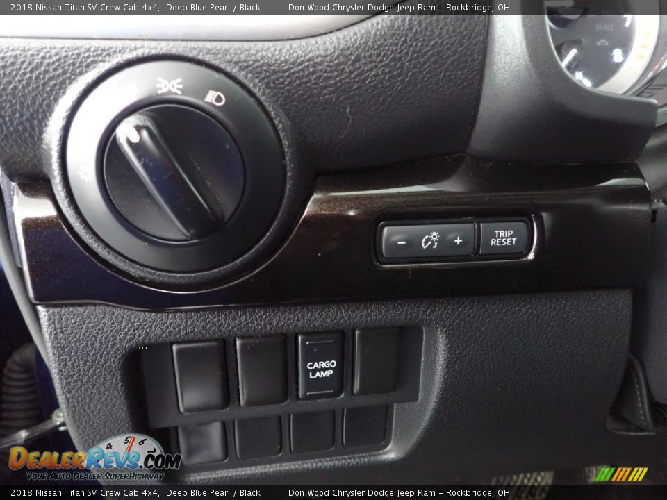2018 Nissan Titan SV Crew Cab 4x4 Deep Blue Pearl / Black Photo #12
