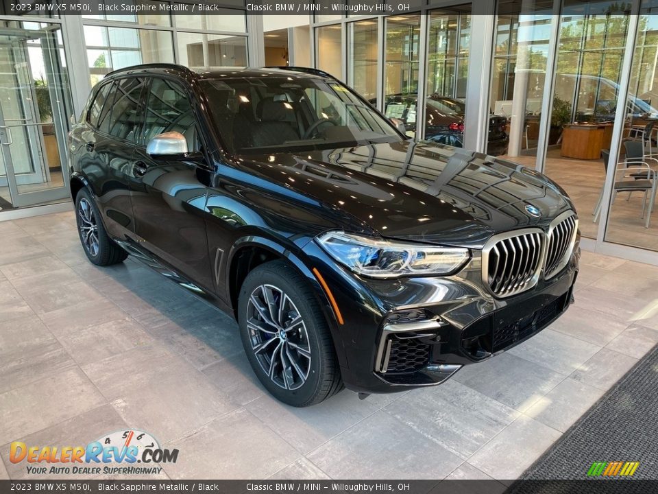 Front 3/4 View of 2023 BMW X5 M50i Photo #1