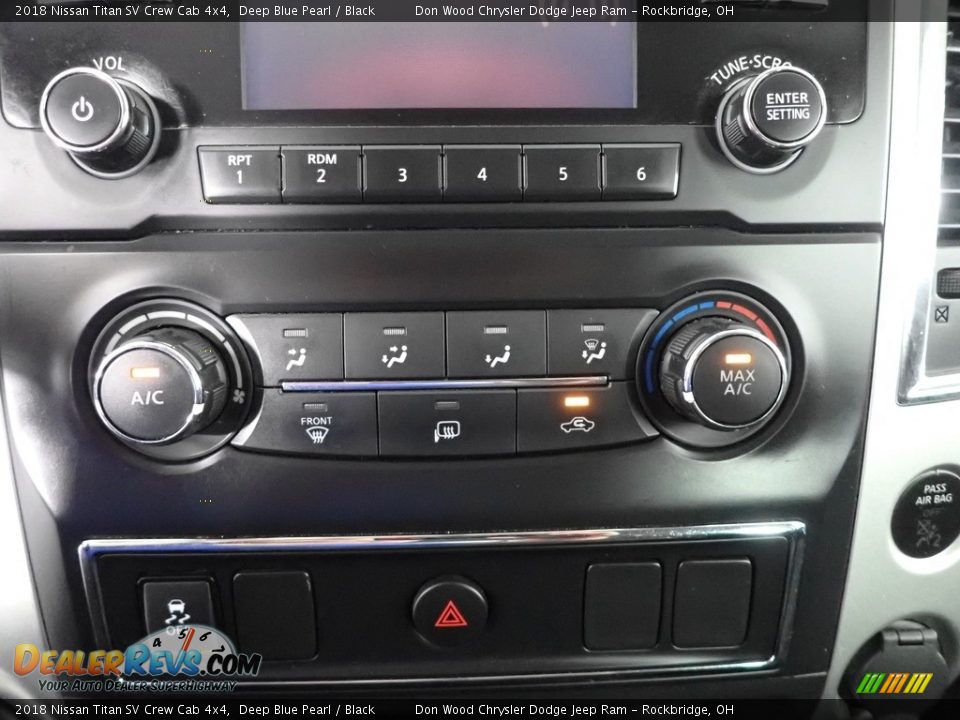 2018 Nissan Titan SV Crew Cab 4x4 Deep Blue Pearl / Black Photo #17
