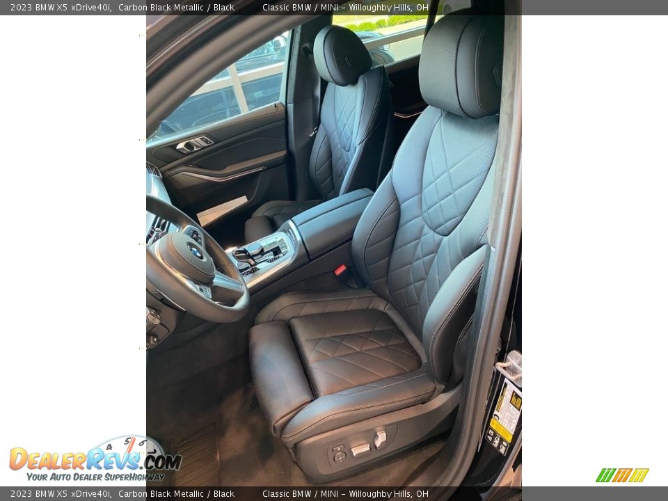 Front Seat of 2023 BMW X5 xDrive40i Photo #4