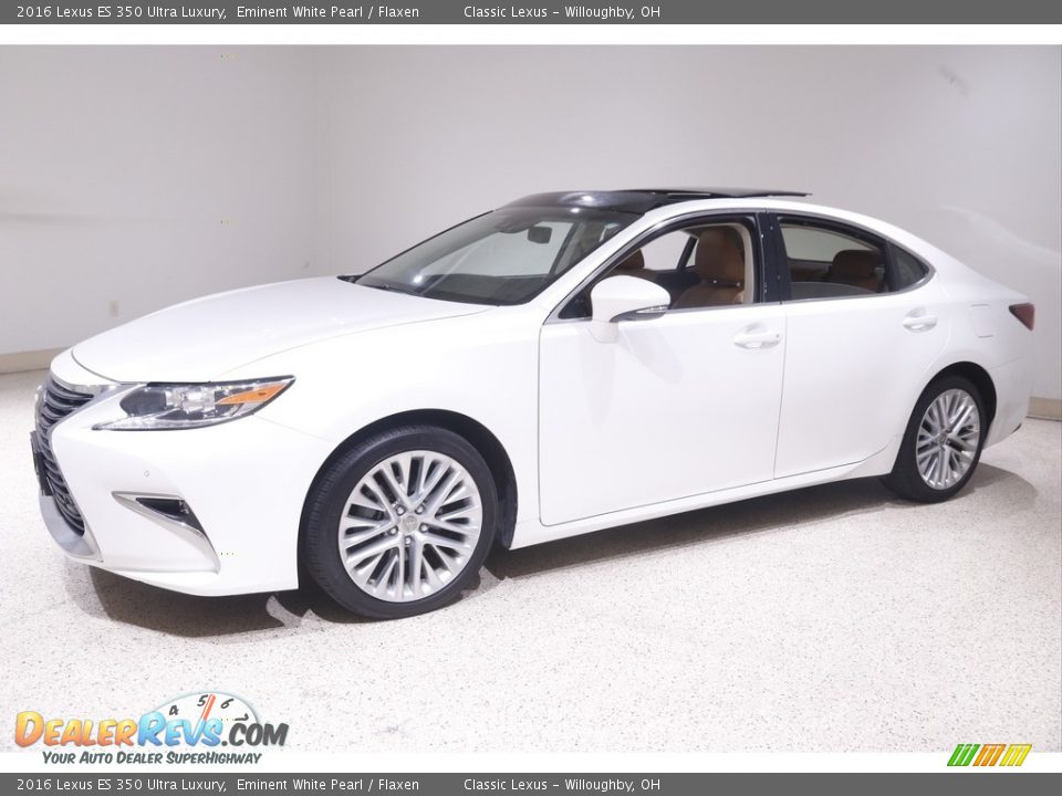 Front 3/4 View of 2016 Lexus ES 350 Ultra Luxury Photo #3