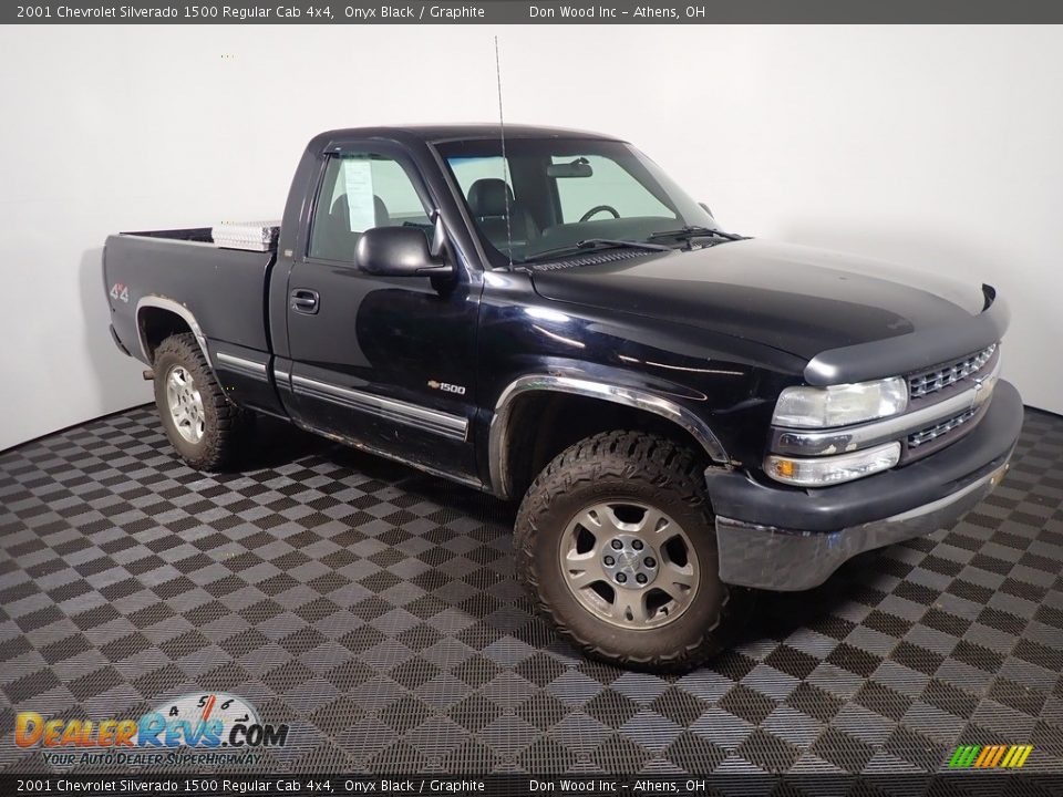 Front 3/4 View of 2001 Chevrolet Silverado 1500 Regular Cab 4x4 Photo #2