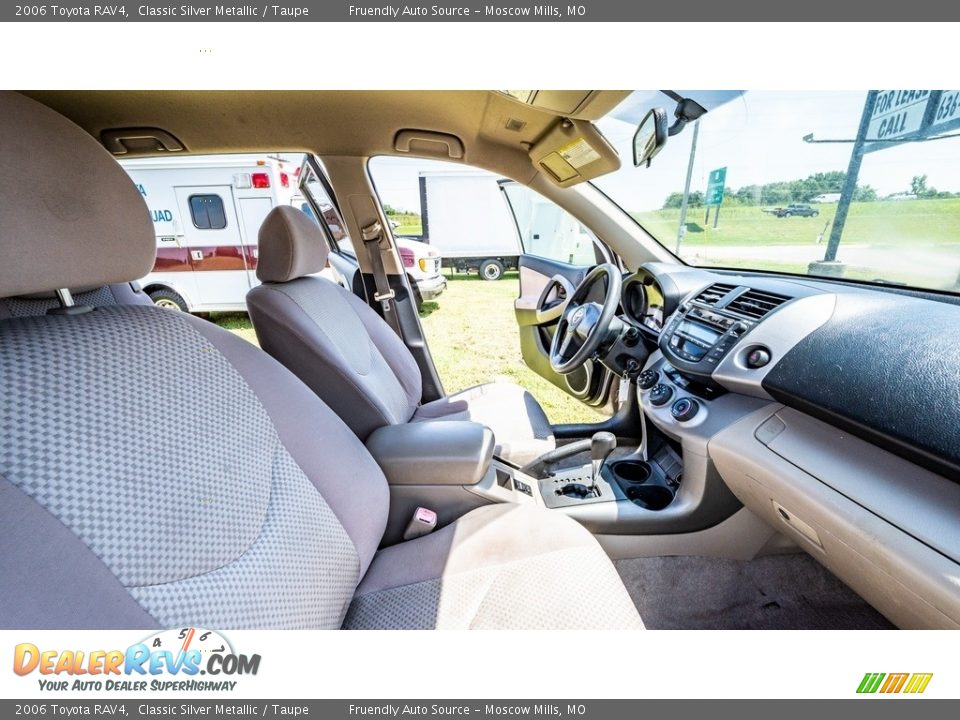 2006 Toyota RAV4 Classic Silver Metallic / Taupe Photo #24