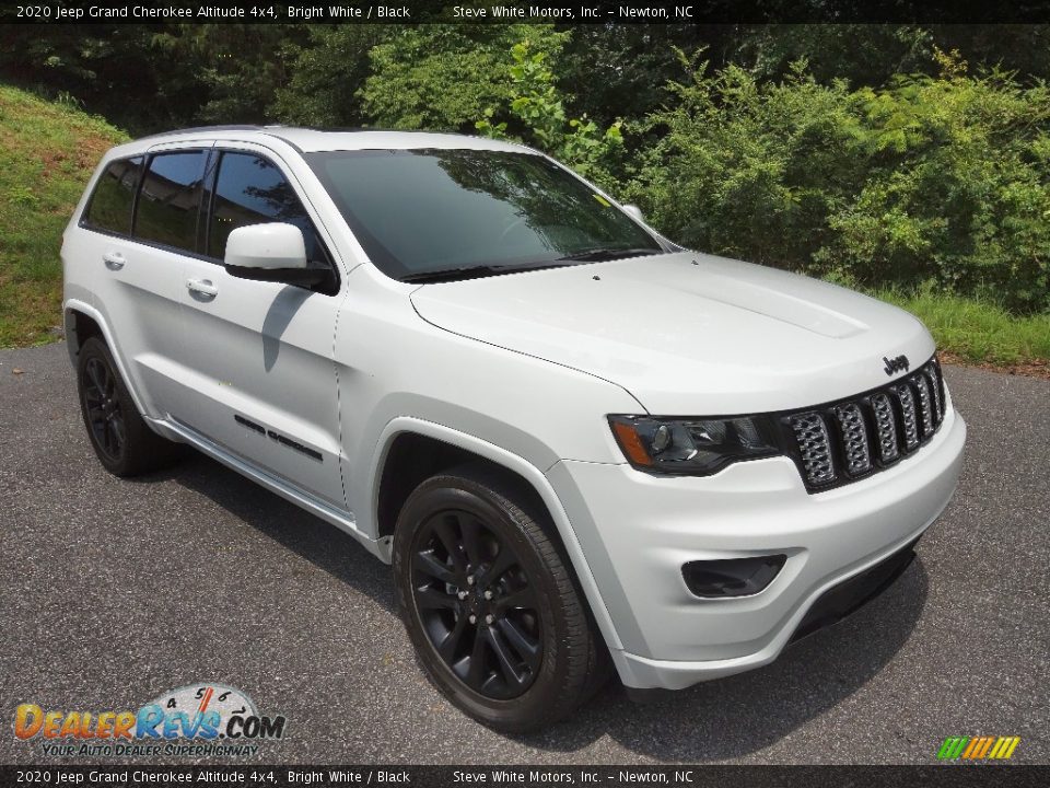 Front 3/4 View of 2020 Jeep Grand Cherokee Altitude 4x4 Photo #5