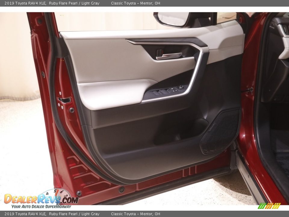 2019 Toyota RAV4 XLE Ruby Flare Pearl / Light Gray Photo #4