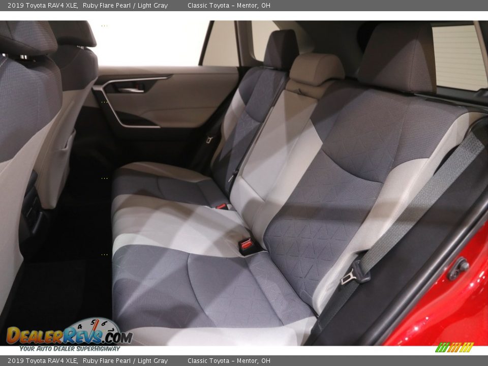 2019 Toyota RAV4 XLE Ruby Flare Pearl / Light Gray Photo #16