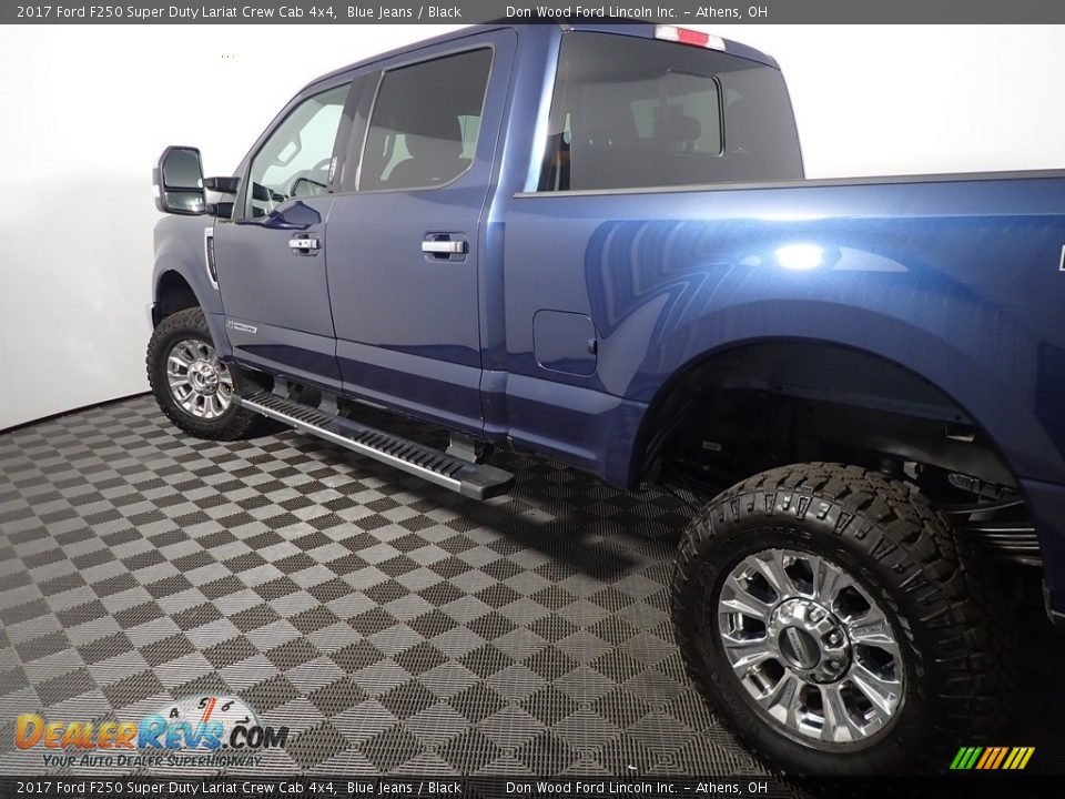 2017 Ford F250 Super Duty Lariat Crew Cab 4x4 Blue Jeans / Black Photo #20