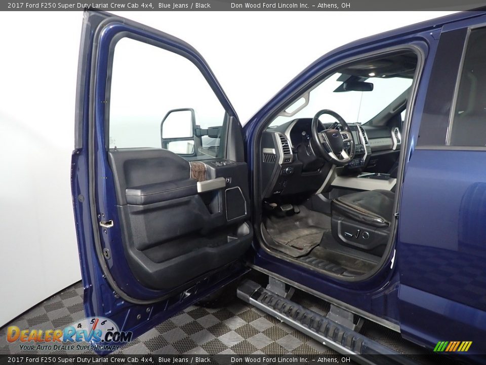 2017 Ford F250 Super Duty Lariat Crew Cab 4x4 Blue Jeans / Black Photo #23