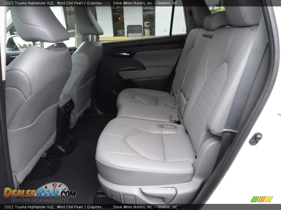 Rear Seat of 2022 Toyota Highlander XLE Photo #15