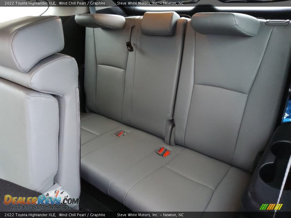 Rear Seat of 2022 Toyota Highlander XLE Photo #16