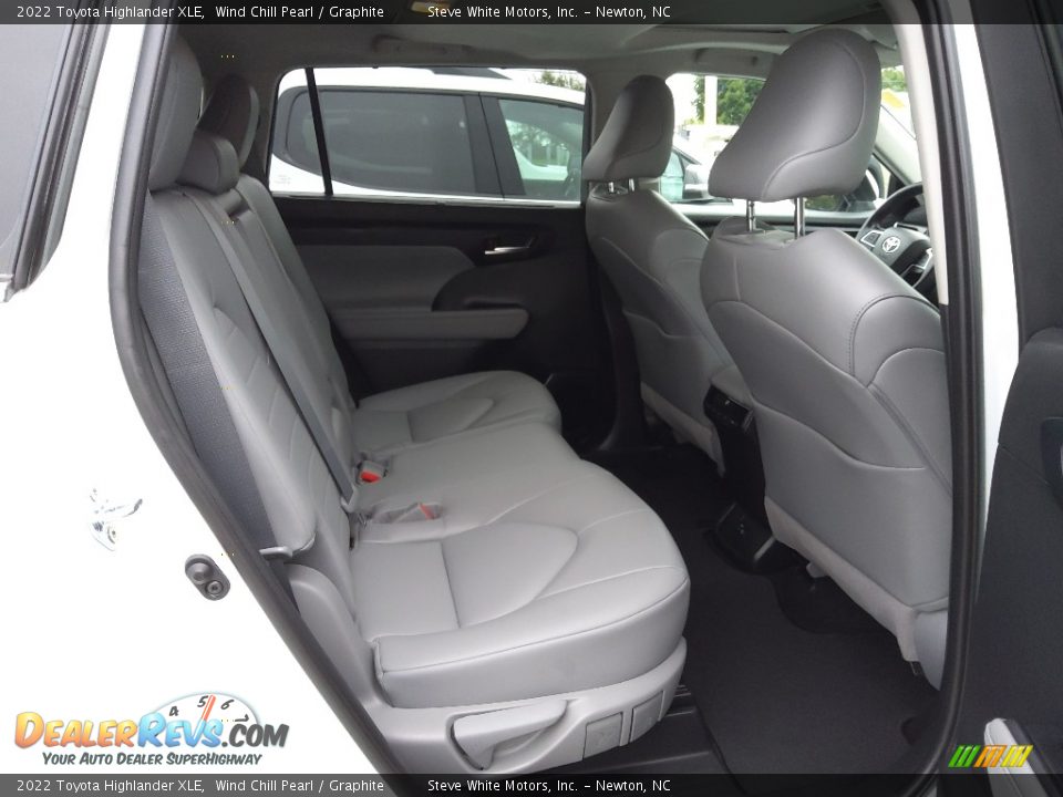 Rear Seat of 2022 Toyota Highlander XLE Photo #19